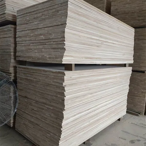 Papan Tepi Pinus Radiata yang Direkatkan